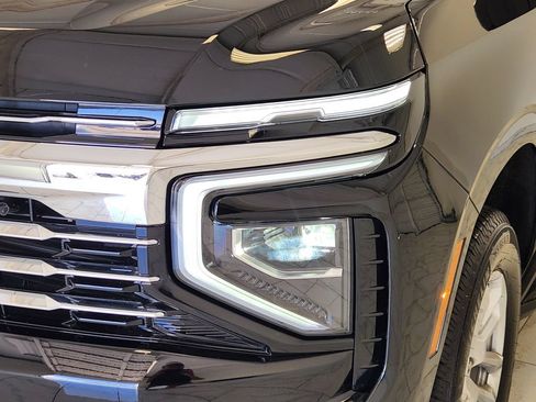Used 2025 Chevrolet Suburban LT AWD/4WD image 9