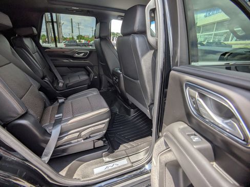 Used 2024 Chevrolet Tahoe High Country AWD/4WD image 12