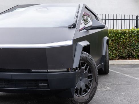 Used 2024 Tesla Cybertruck Cyberbeast AWD/4WD image 18