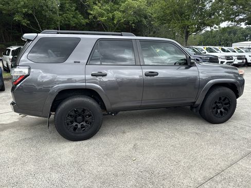 Used 2017 Toyota 4Runner SR5 Premium RWD image 8