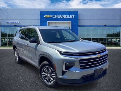 Used 2024 Chevrolet Traverse LT