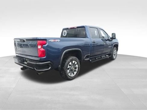 Certified 2022 Chevrolet Silverado 2500 Custom w/ Custom Value Package AWD/4WD image 10