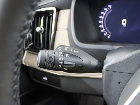 New 2026 Volvo XC90 B5 Plus w/ Protection Package Premier image 20