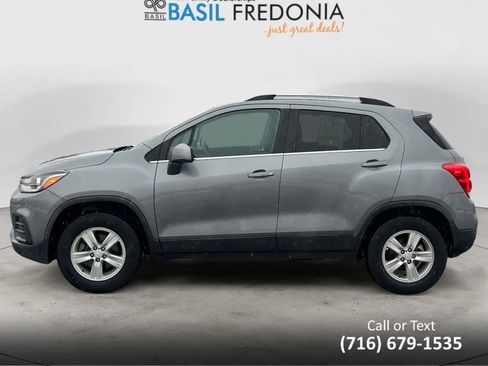 Used 2020 Chevrolet Trax LT image 2