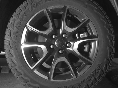 Used 2025 Jeep Compass Trailhawk AWD/4WD image 13