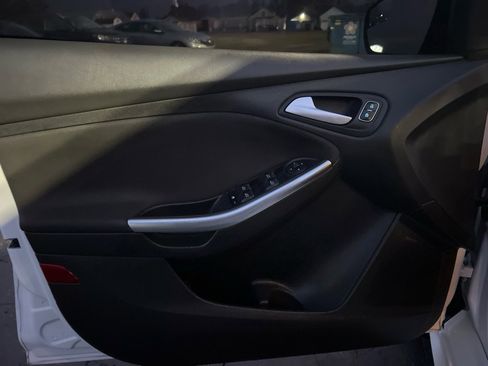 Used 2017 Ford Focus ST image 11