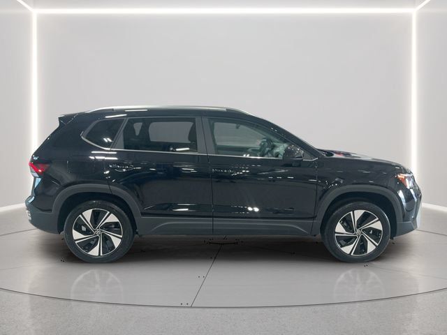 New 2026 Volkswagen Taos SE AWD/4WD image 7