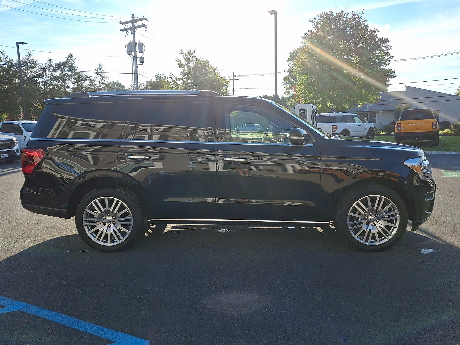 Used 2024 Ford Expedition Limited AWD/4WD image 4