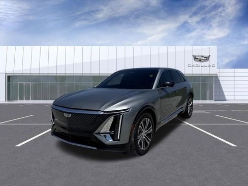 Used 2024 Cadillac Lyriq Luxury AWD/4WD image 6