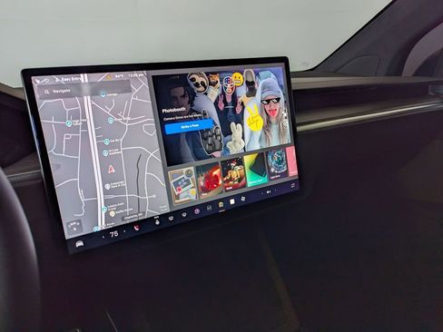 Used 2024 Tesla Model X image 7