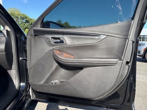 Used 2015 Chevrolet Impala LT w/ Convenience Package image 34