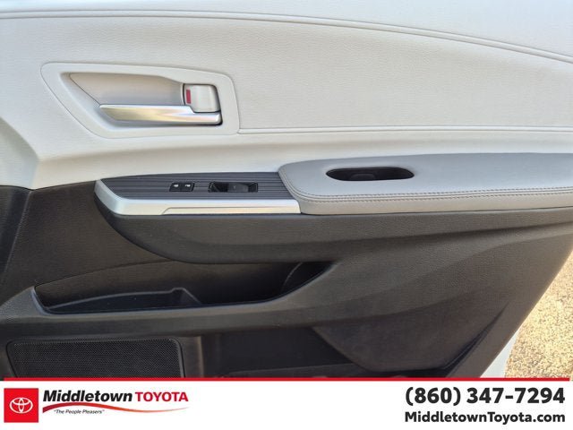 Used 2026 Toyota Sienna XLE FWD image 36