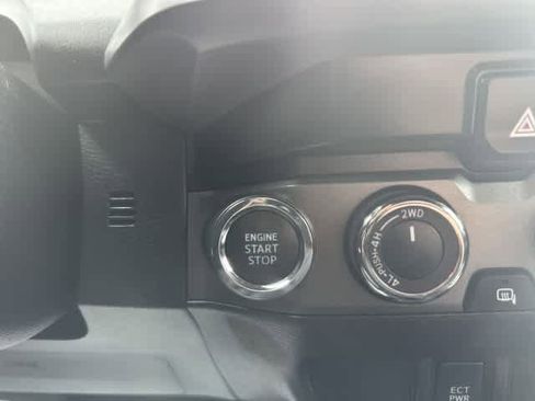 Used 2022 Toyota Tacoma TRD Sport AWD/4WD image 25