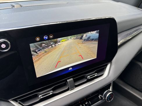 Used 2025 Chevrolet Equinox LT FWD image 24
