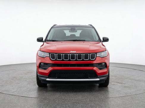 Used 2025 Jeep Compass Limited AWD/4WD image 2