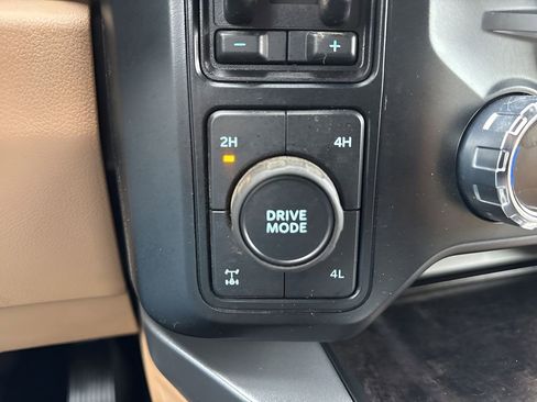 Used 2023 Ford F250 Lariat w/ Chrome Package image 25