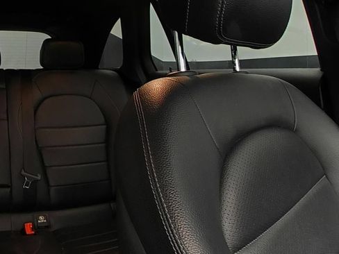 Used 2020 Mercedes-Benz GLC 300 image 11