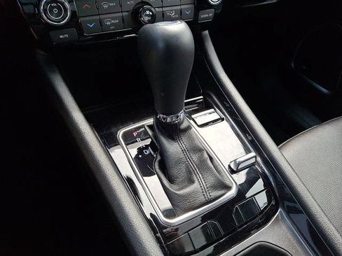 Certified 2023 Jeep Compass Latitude w/ Sun and Sound Group AWD/4WD image 19