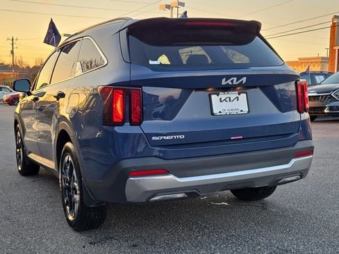 Used 2025 Kia Sorento S w/ Panoramic Sunroof Package image 8