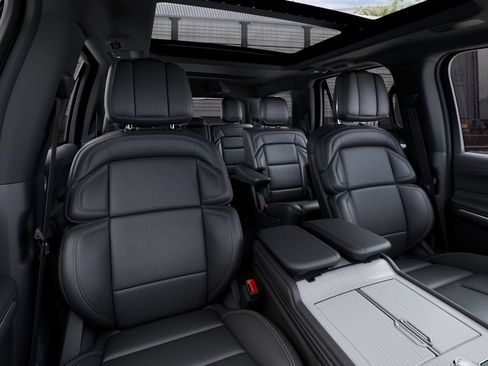 New 2027 Lincoln Navigator Reserve w/ Jet Appearance Package AWD/4WD image 10