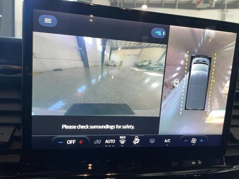 Used 2023 Ford Transit 350 XLT image 17