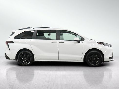 Used 2026 Toyota Sienna XLE Woodland Edition AWD/4WD image 6