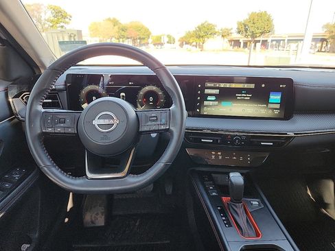 Used 2025 Nissan Kicks SR image 6