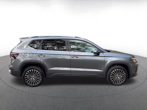 Used 2025 Volkswagen Taos SE FWD image 16