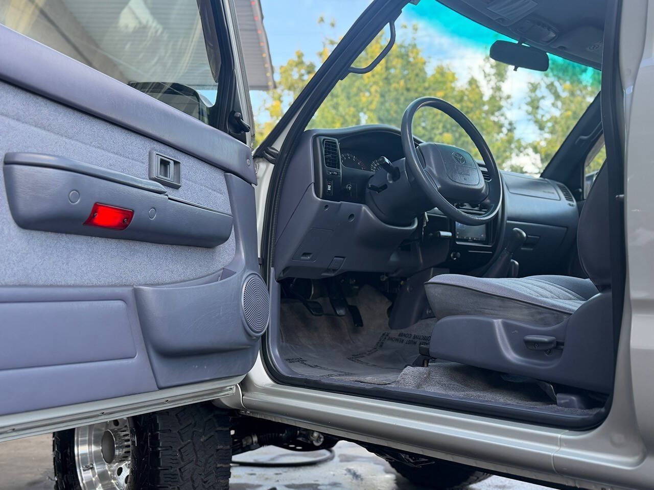 Used 2000 Toyota Tacoma 4x4 Xtracab image 4