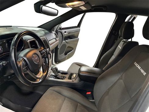 Used 2021 Jeep Grand Cherokee Freedom Edition image 9