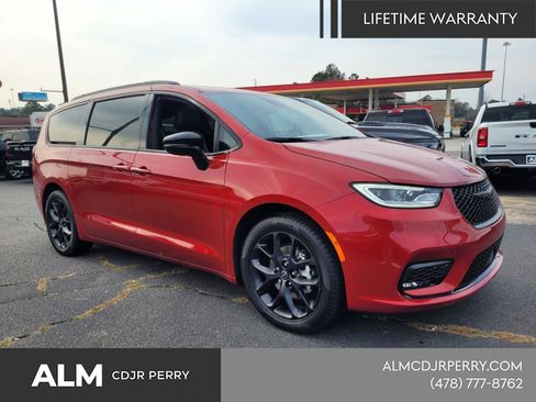 New 2026 Chrysler Pacifica Limited w/ S Appearance Package image 16