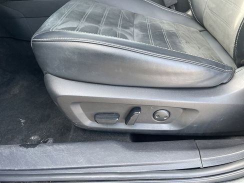 Used 2024 Mitsubishi Outlander SE image 18