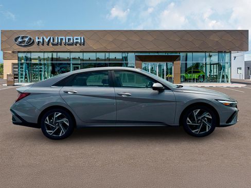 New 2025 Hyundai Elantra Limited FWD image 9