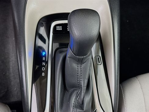 Used 2022 Toyota Corolla LE FWD image 18