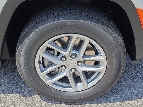 New 2025 Jeep Grand Cherokee L Laredo w/ Luxury Tech Group I image 7