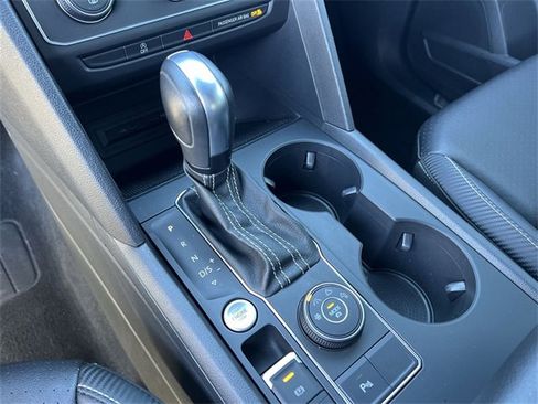 Used 2021 Volkswagen Atlas Cross Sport SE image 20