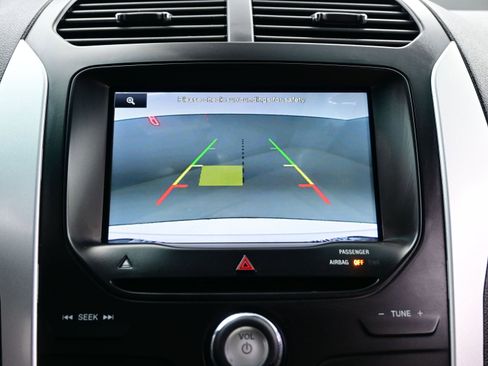 Used 2015 Ford Explorer XLT w/ Equipment Group 202B image 17