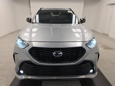 Used 2024 Toyota Highlander XSE image 3