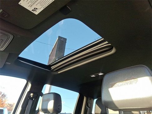 Used 2024 Chevrolet Silverado 1500 High Country w/ High Country Premium Package image 14