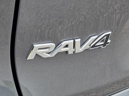Used 2020 Toyota RAV4 LE FWD image 25