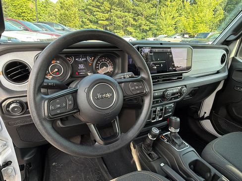Used 2025 Jeep Wrangler Unlimited Sport AWD/4WD image 24