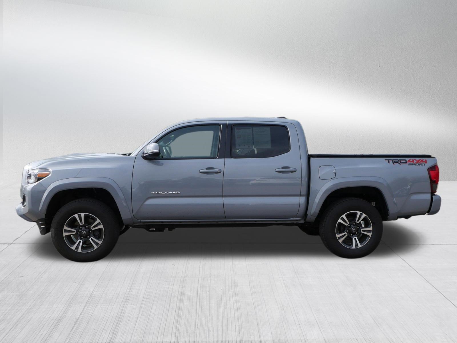 Used 2018 Toyota Tacoma TRD Sport AWD/4WD image 4