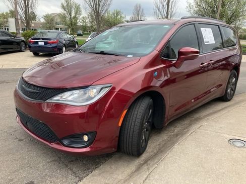 Used 2020 Chrysler Pacifica Limited w/ Advanced Safetytec Group FWD image 7