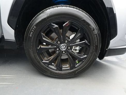 Used 2023 Toyota RAV4 SE AWD/4WD image 15