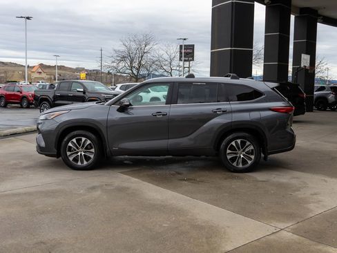 Used 2023 Toyota Highlander XLE image 4