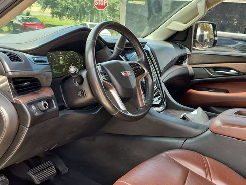 Used 2015 Cadillac Escalade Luxury RWD image 9