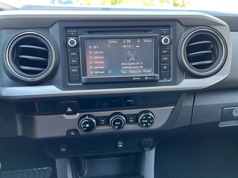 Used 2016 Toyota Tacoma SR5 RWD image 17