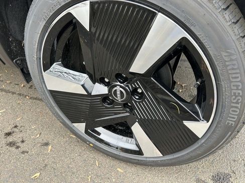 New 2025 Nissan Kicks SR w/ Illumination Package image 8