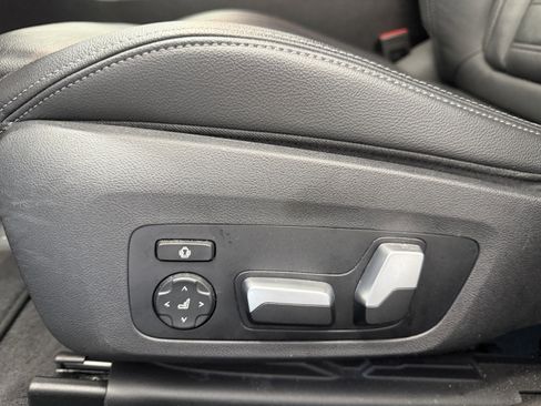 Used 2019 BMW 330i Sedan w/ Premium Package RWD image 12