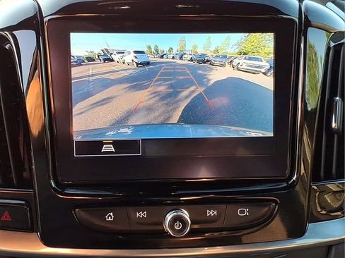 Used 2023 Chevrolet Traverse LT FWD image 18